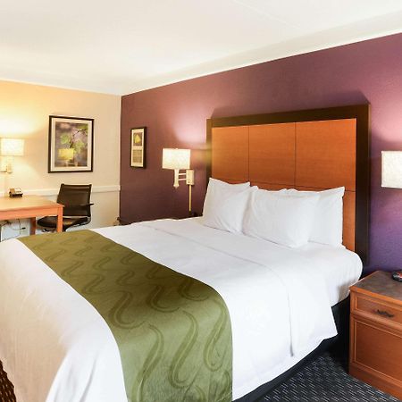 Quality Inn & Suites North Charleston - Ashley Phosphate Kültér fotó