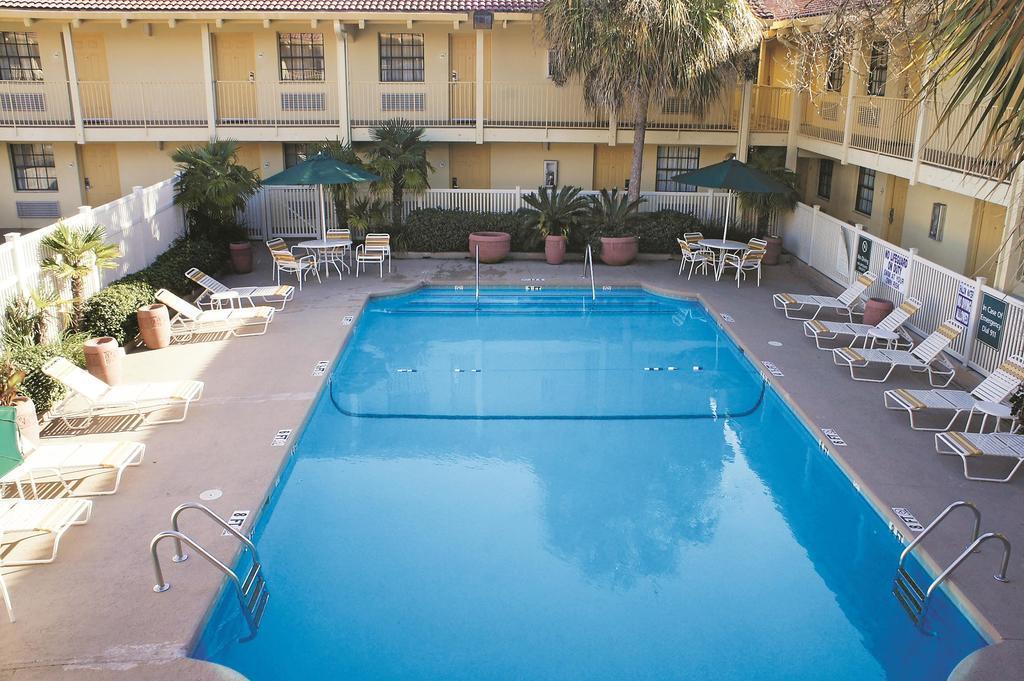 Quality Inn & Suites North Charleston - Ashley Phosphate Kültér fotó
