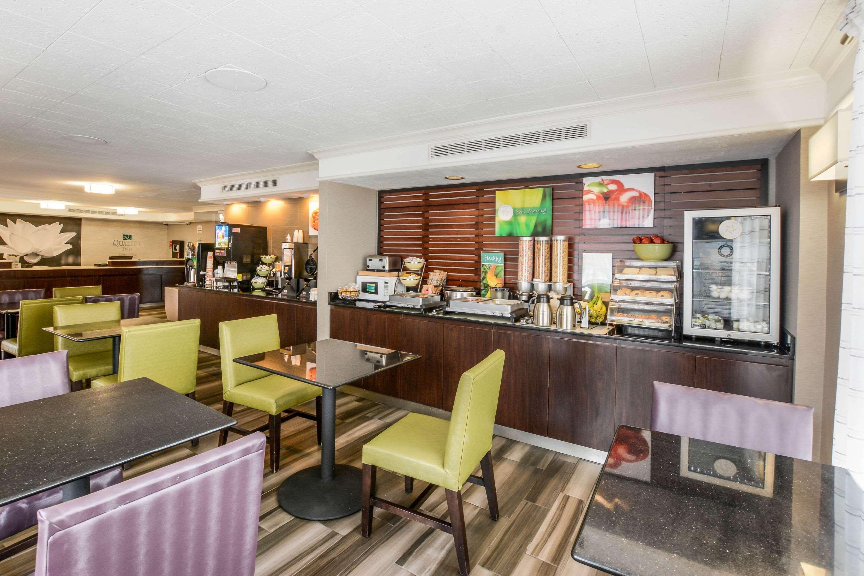 Quality Inn & Suites North Charleston - Ashley Phosphate Kültér fotó