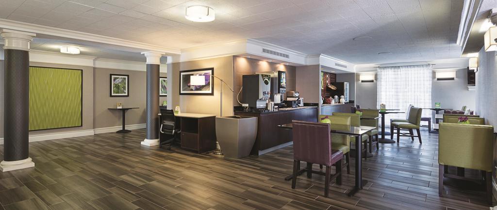 Quality Inn & Suites North Charleston - Ashley Phosphate Kültér fotó