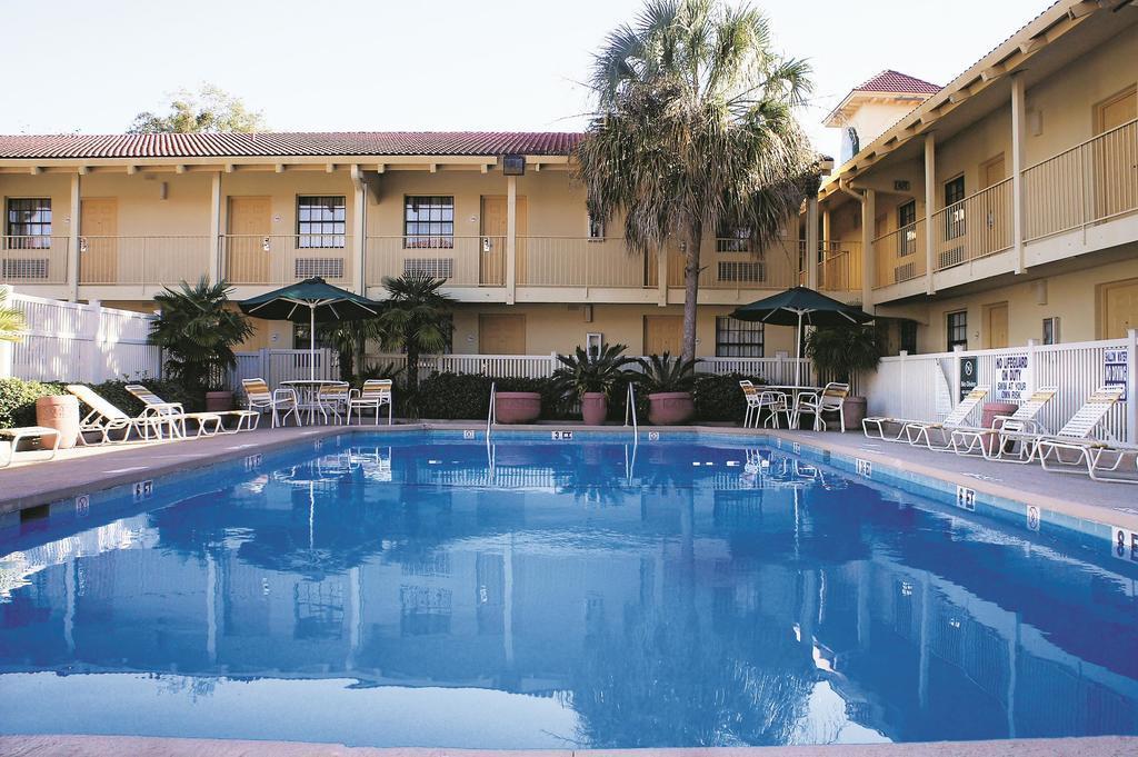 Quality Inn & Suites North Charleston - Ashley Phosphate Kültér fotó