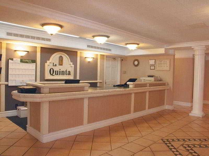 Quality Inn & Suites North Charleston - Ashley Phosphate Beltér fotó
