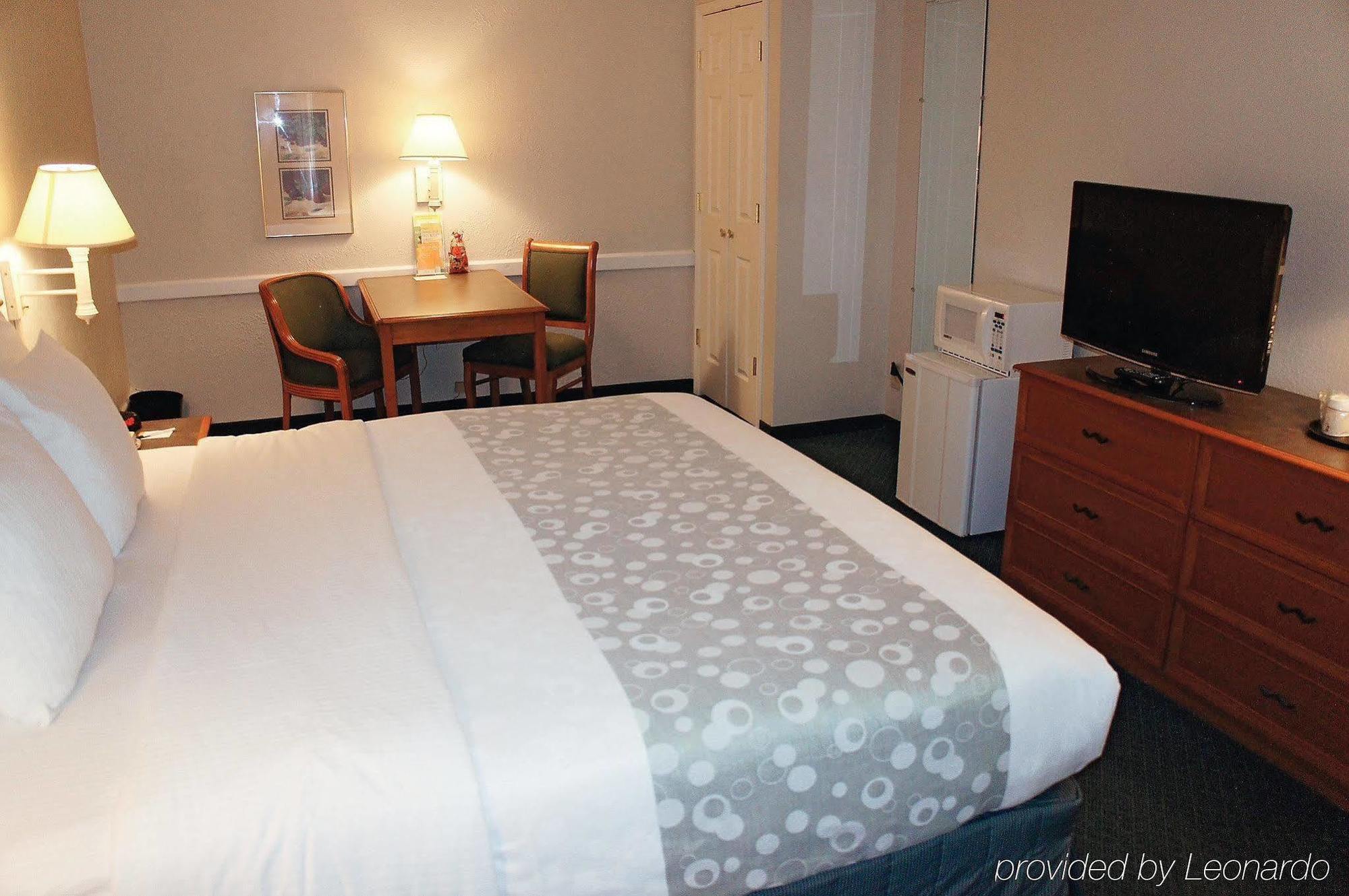 Quality Inn & Suites North Charleston - Ashley Phosphate Kültér fotó