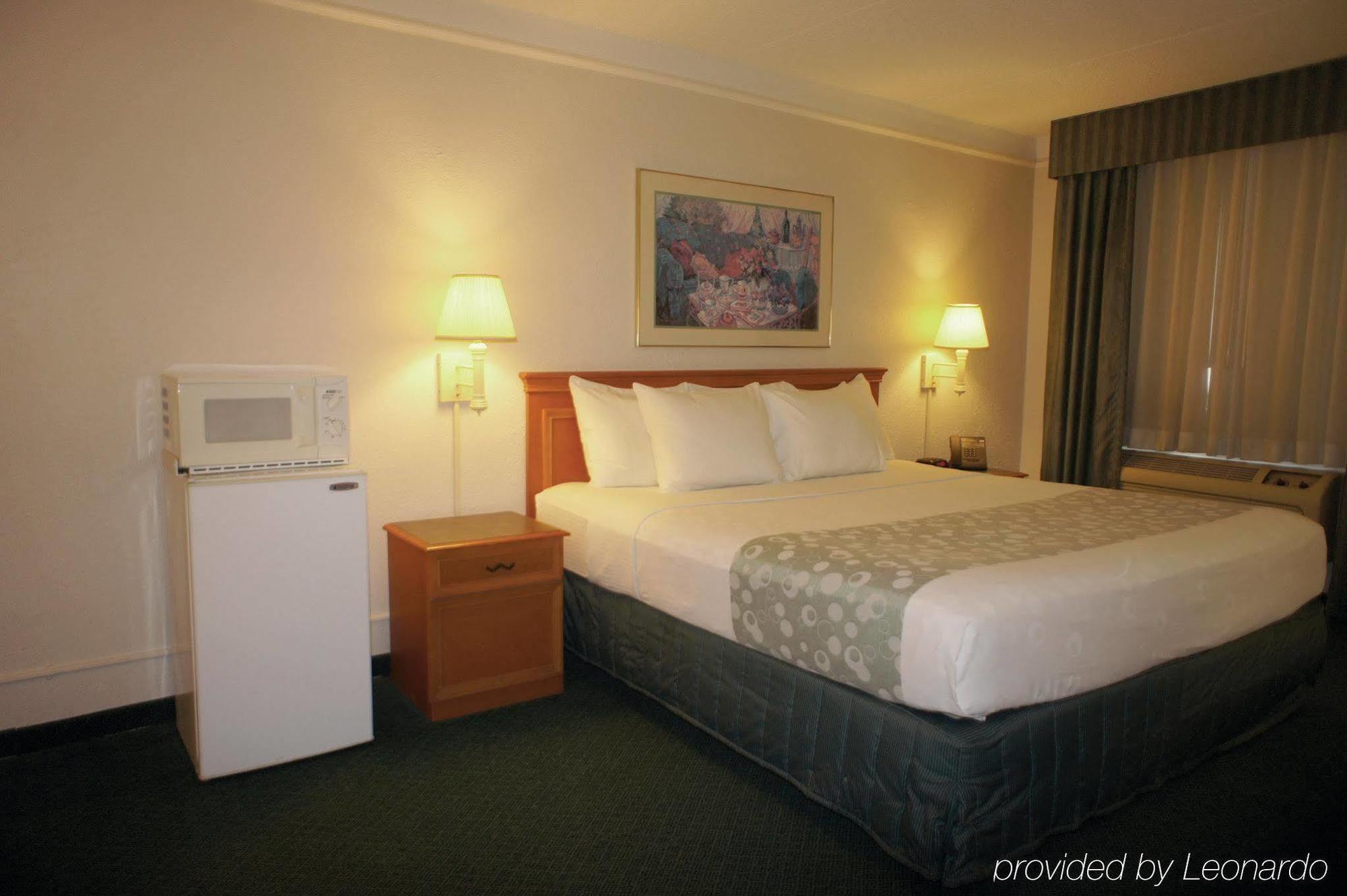 Quality Inn & Suites North Charleston - Ashley Phosphate Kültér fotó